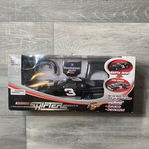 2005 Action Winner's Circle NASCAR Shifters Dale Earnhardt #3 die-cast car